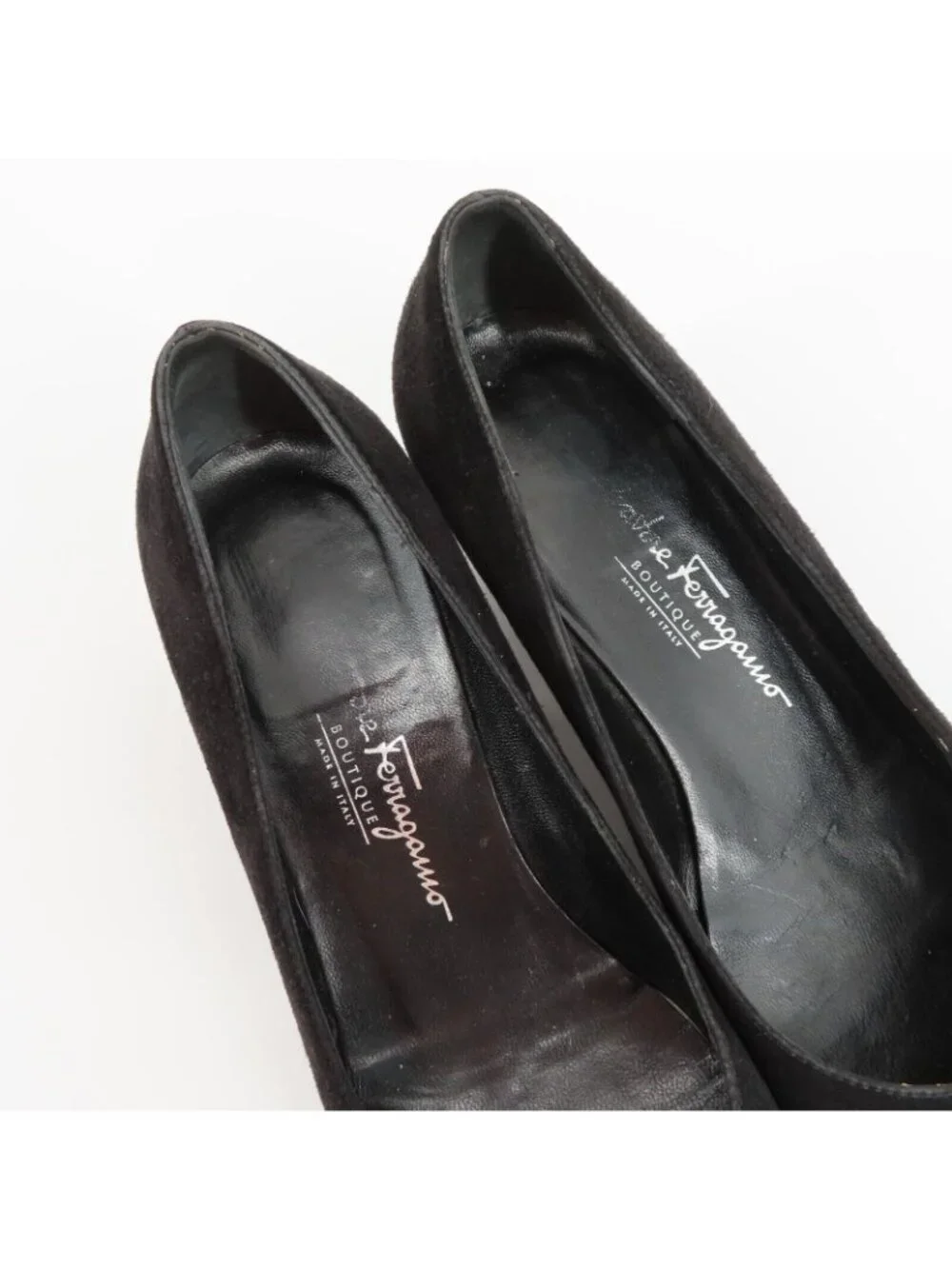 Salvatore Ferragamo 7.5 B Black Suede Tortoise Shell Design Heel Round Toe Italy